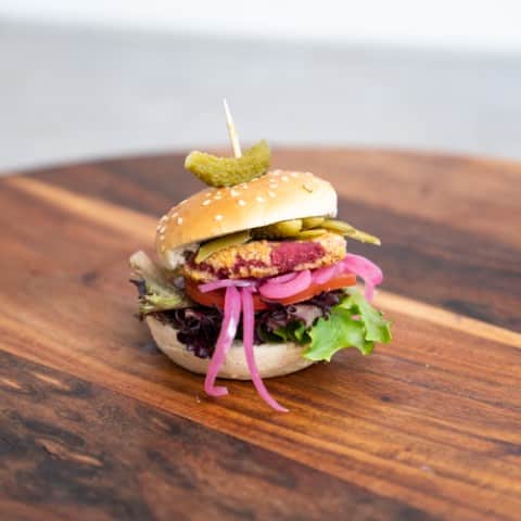 Slider med vitello tonnato (kalvekød), tunsauce og salat